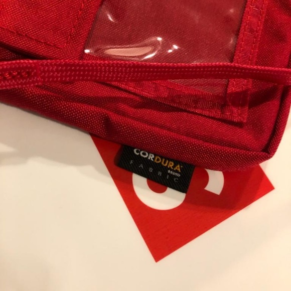 Dead stock SS19 Week 9 Red Supreme Utility - Picture 2 of 3